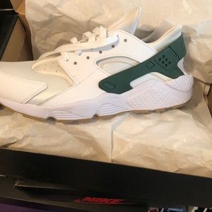 Nike air huarache white and Kelly green